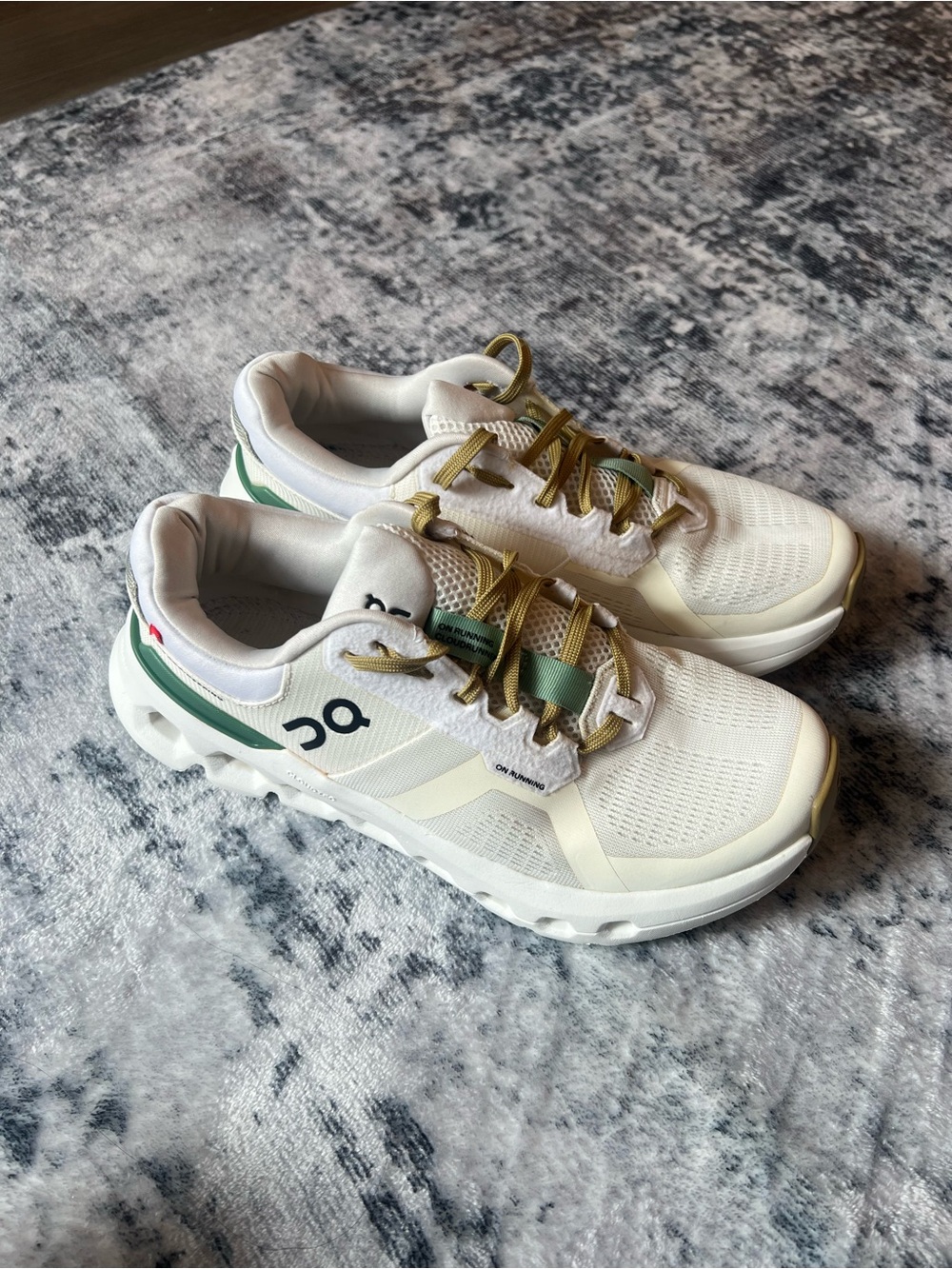 On Running Cloudrunner Women's Size 8.5 US White Green Sneaker Missing Insoles